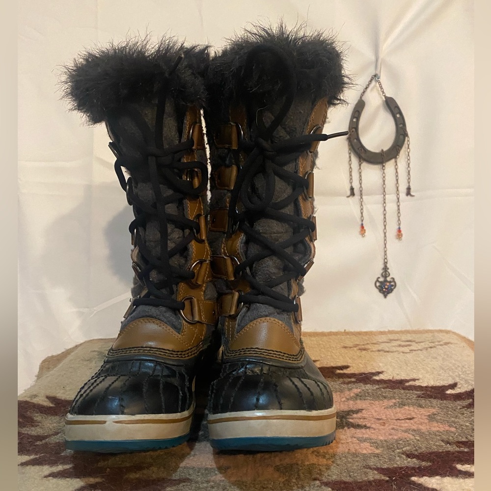 SOREL WOMEN'S JOAN OF ARCTIC BOOT. Size 7